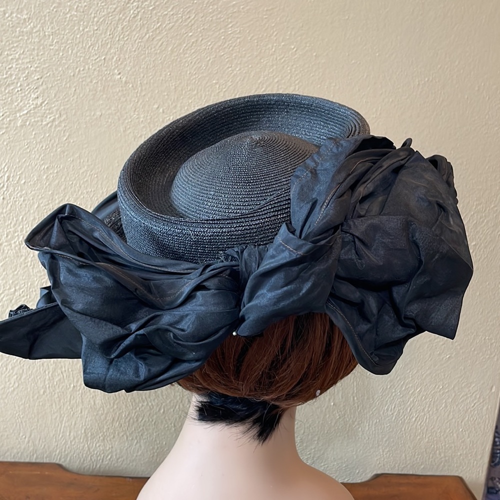 Vintage suffragette style hat (1915) black woven hat with black statement bow - Picture 5 of 11